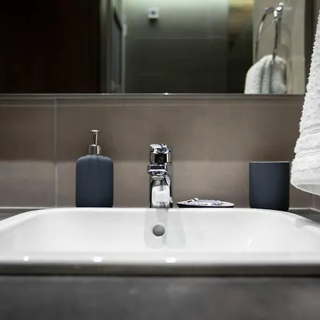 Toni's 2bd In Charming Historical Centre Athens